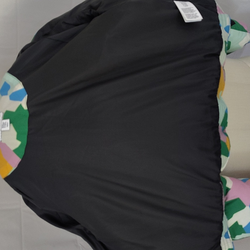 Amazon Essentials Multicolor Puffer Jacket - Picture 8 of 8